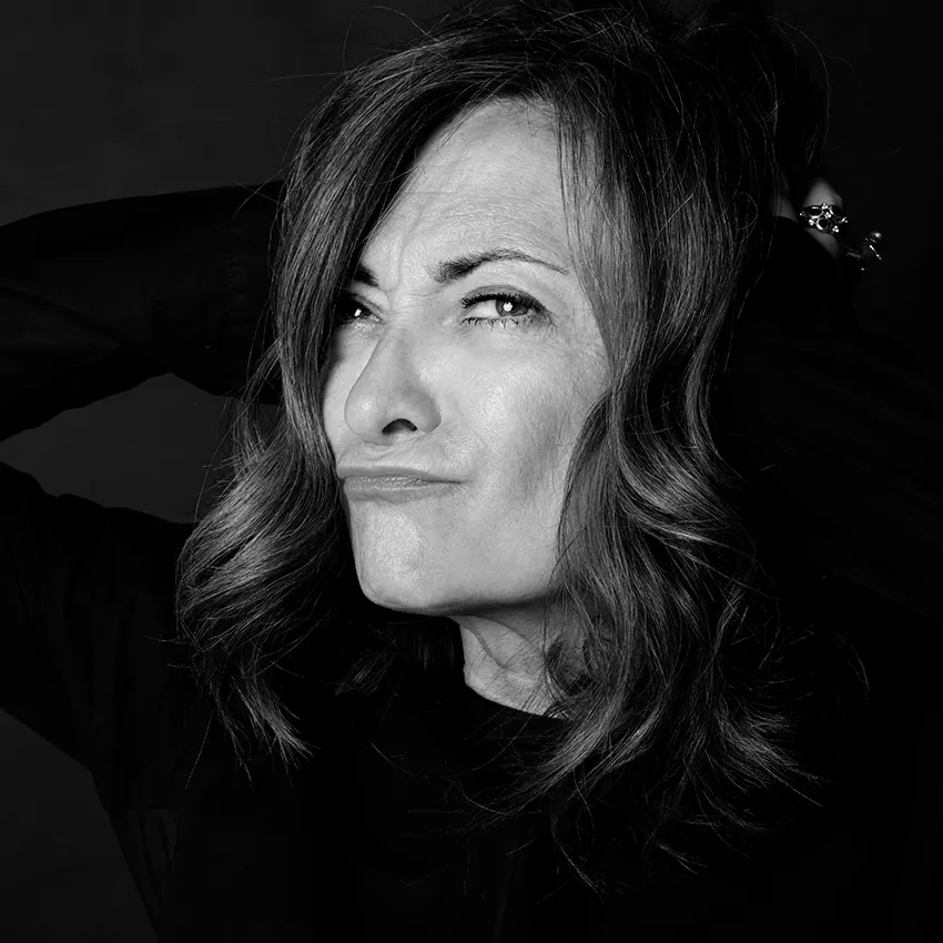 ritratto fotografico donna in bianco e nero