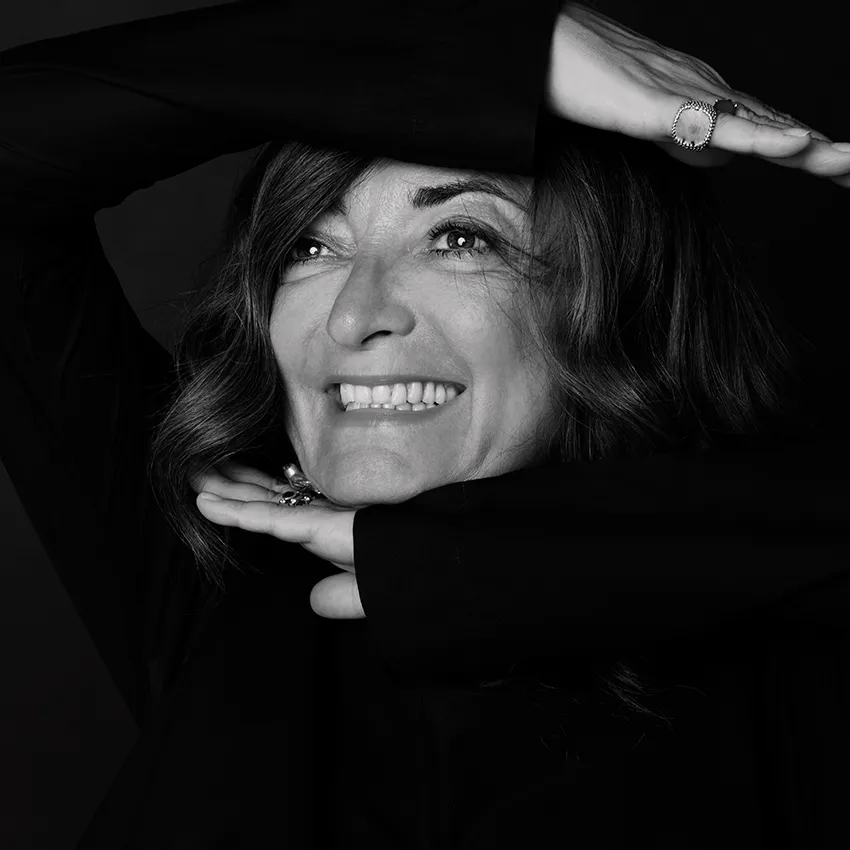 ritratto fotografico donna in bianco e nero