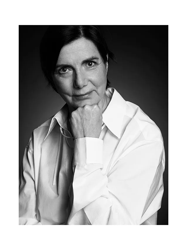 ritratto fotografico donna in bianco e nero