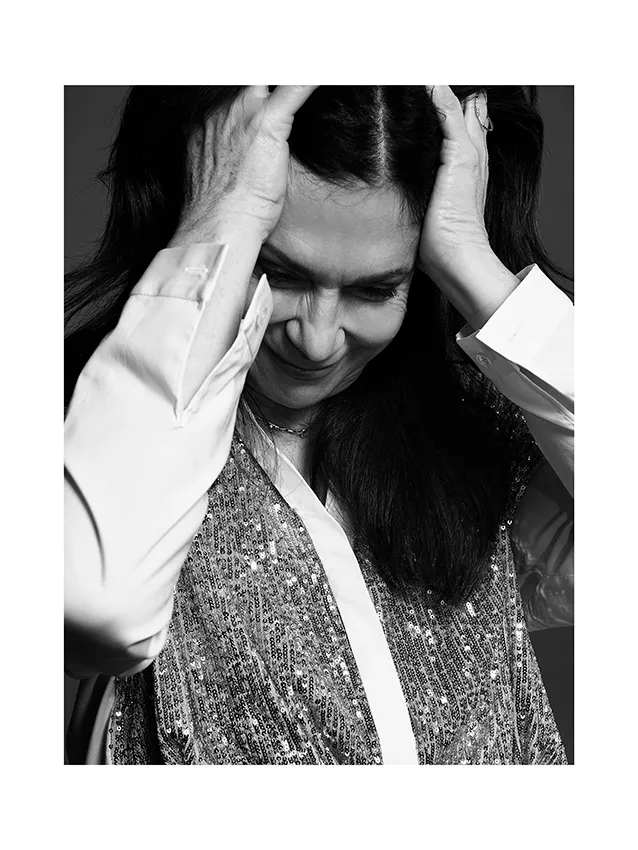 ritratto fotografico donna in bianco e nero