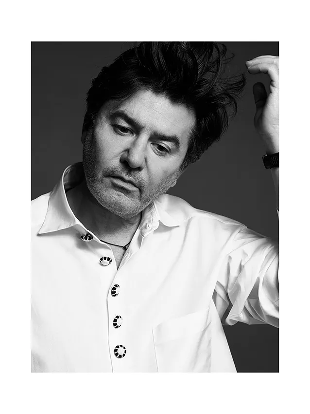 ritratto fotografico uomo in bianco e nero