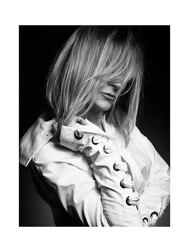 ritratto fotografico donna in bianco e nero