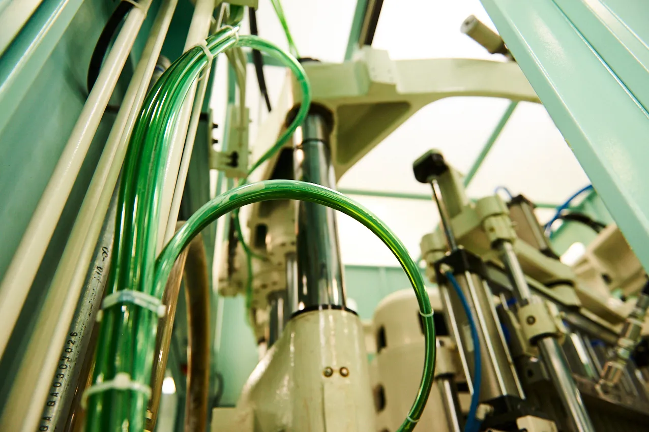 macchinario industriale produzione contenitori farmaceutici