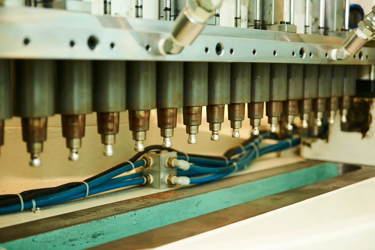 macchinario industriale produzione contenitori farmaceutici