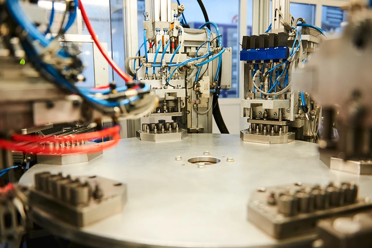 macchinario industriale produzione contenitori farmaceutici