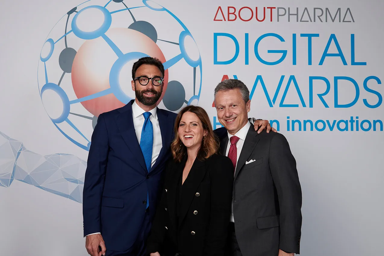 evento AboutPharma digital Awards ritratti su backdrop