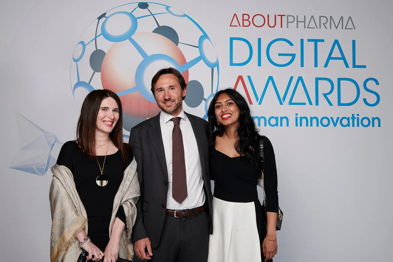 evento AboutPharma digital Awards ritratti su backdrop