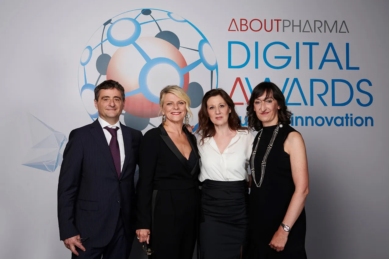 evento AboutPharma digital Awards ritratti su backdrop