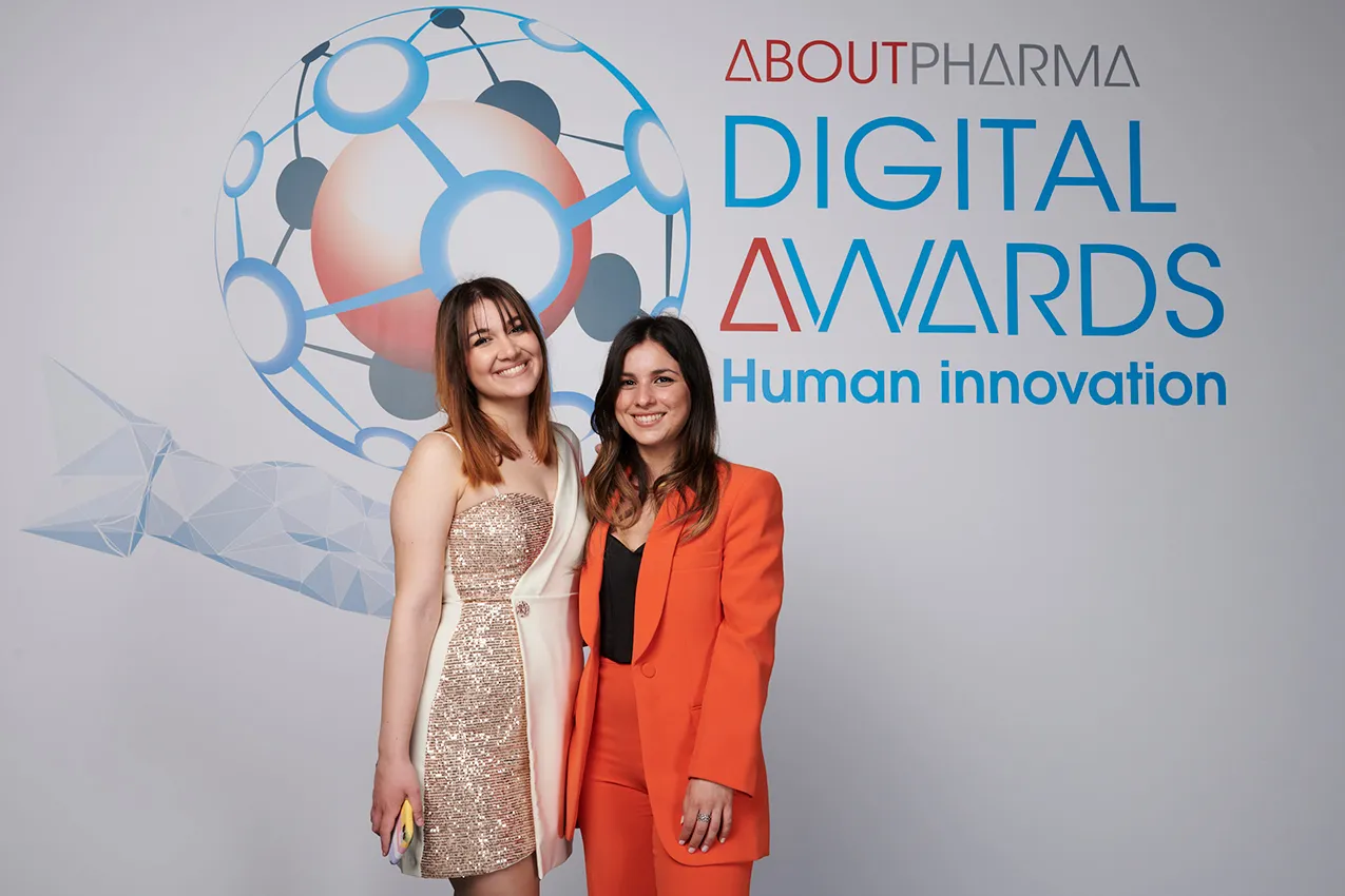 evento AboutPharma digital Awards ritratti su backdrop