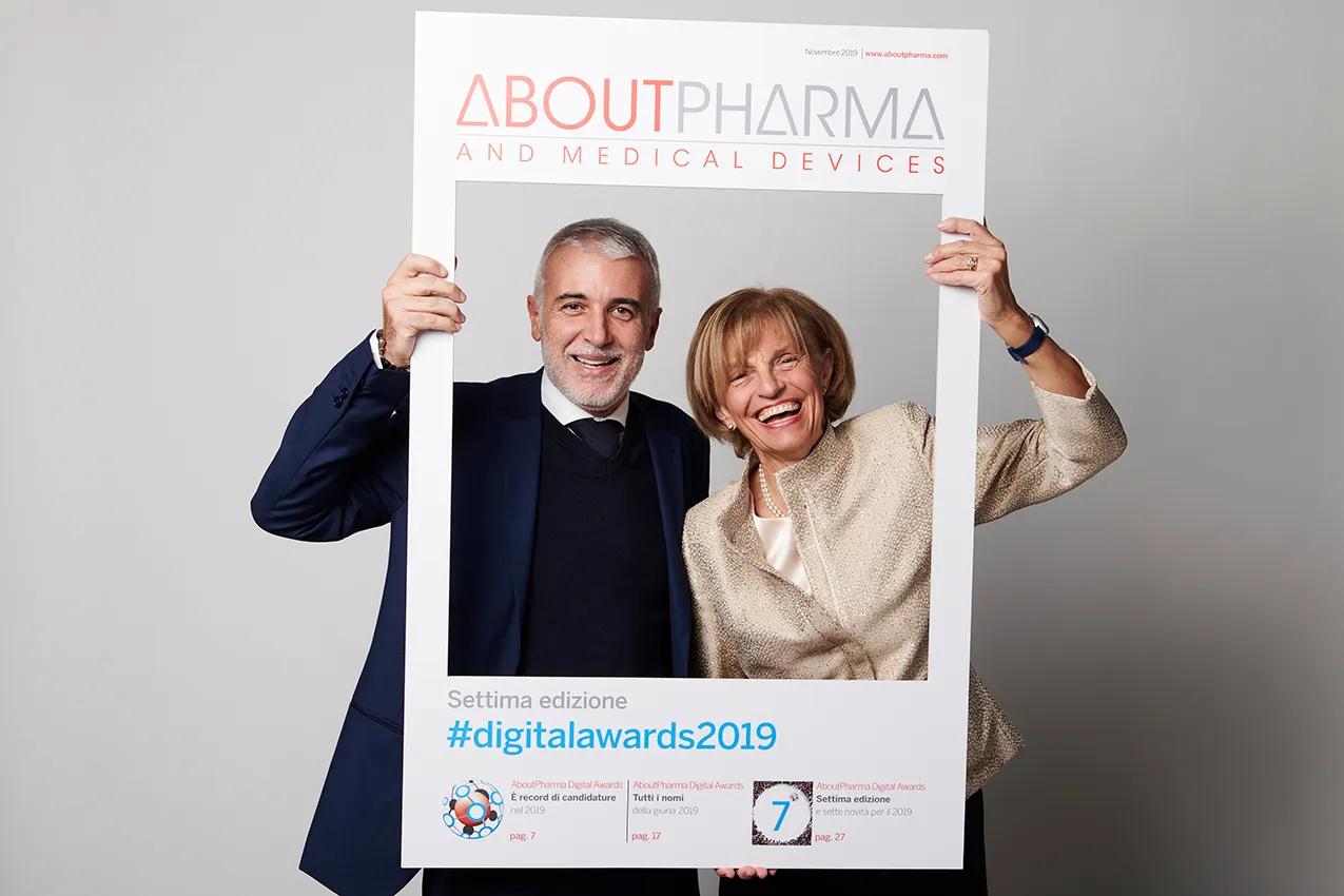 evento AboutPharma digital Awards ritratti su backdrop