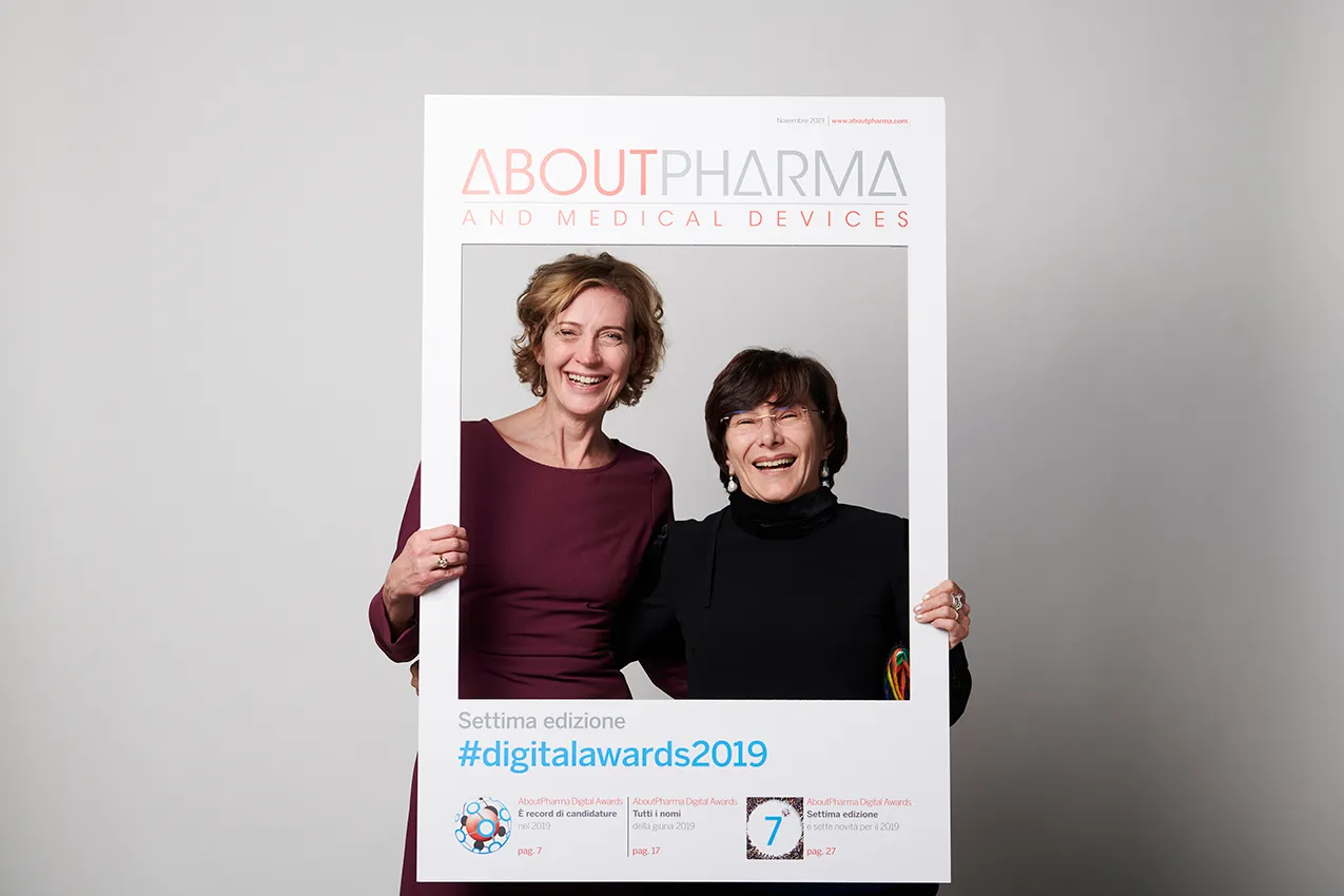evento AboutPharma digital Awards ritratti su backdrop