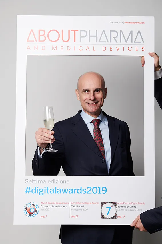 evento AboutPharma digital Awards ritratti su backdrop