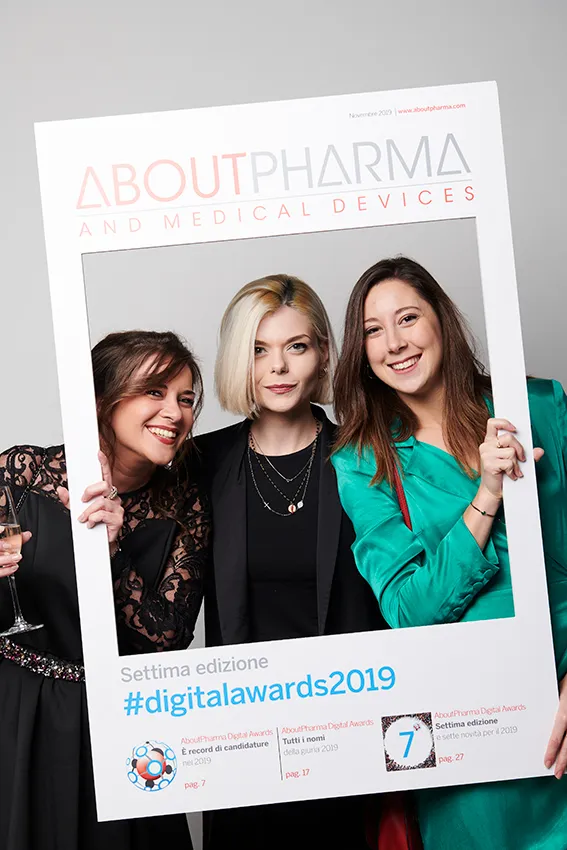 evento AboutPharma digital Awards ritratti su backdrop