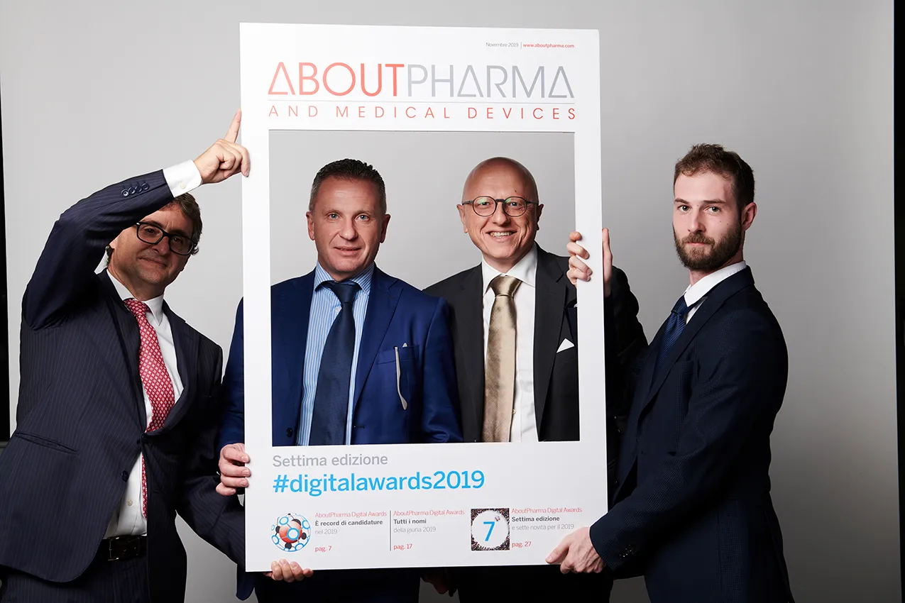 evento AboutPharma digital Awards ritratti su backdrop