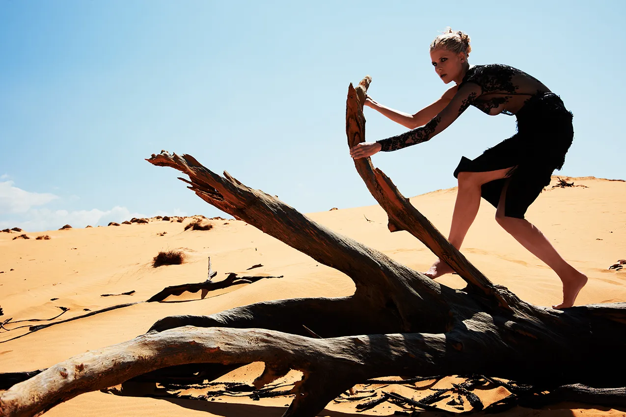 editoriale moda donna dune di sabbia