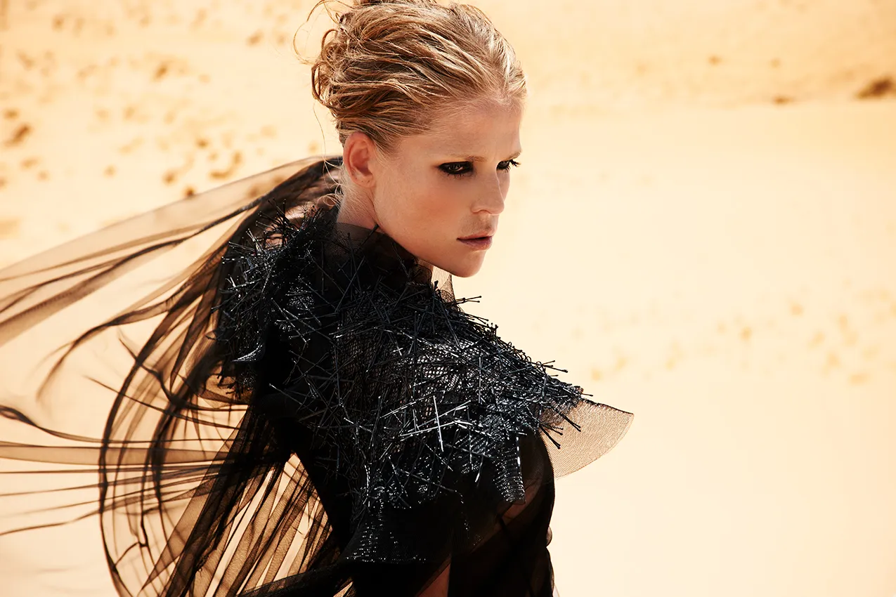 editoriale moda donna dune di sabbia