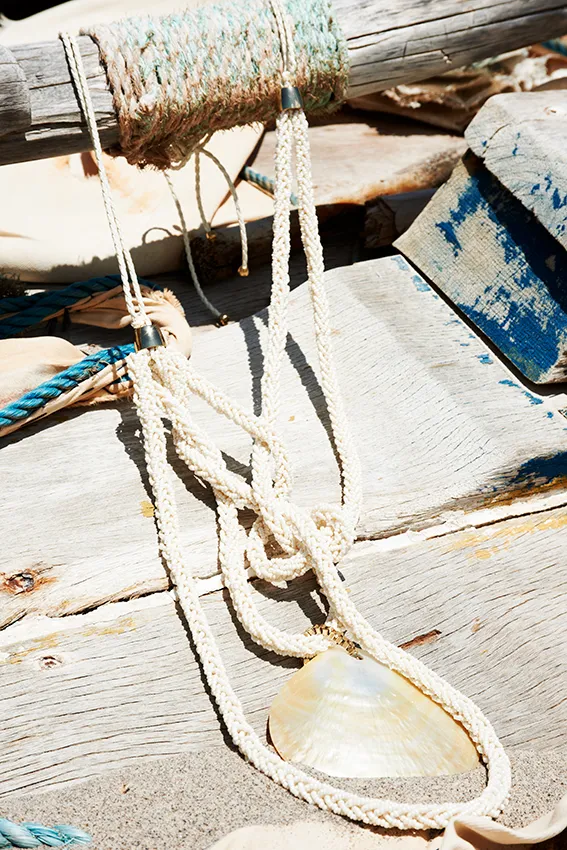 editoriale moda donna in spiaggia