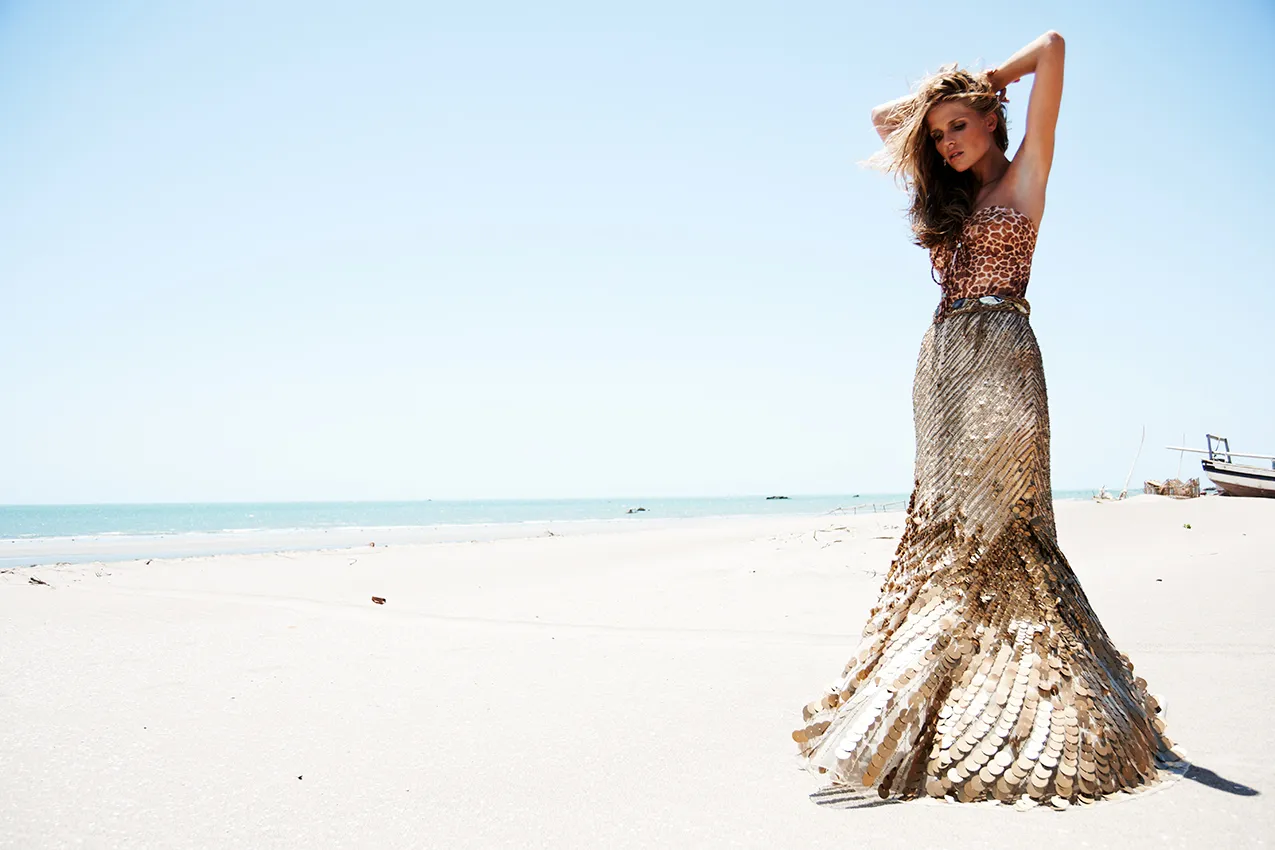 editoriale moda donna in spiaggia