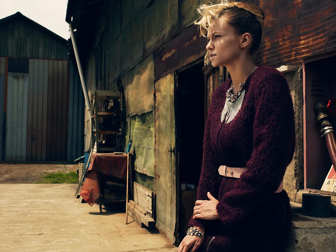 editoriale moda donna in campagna