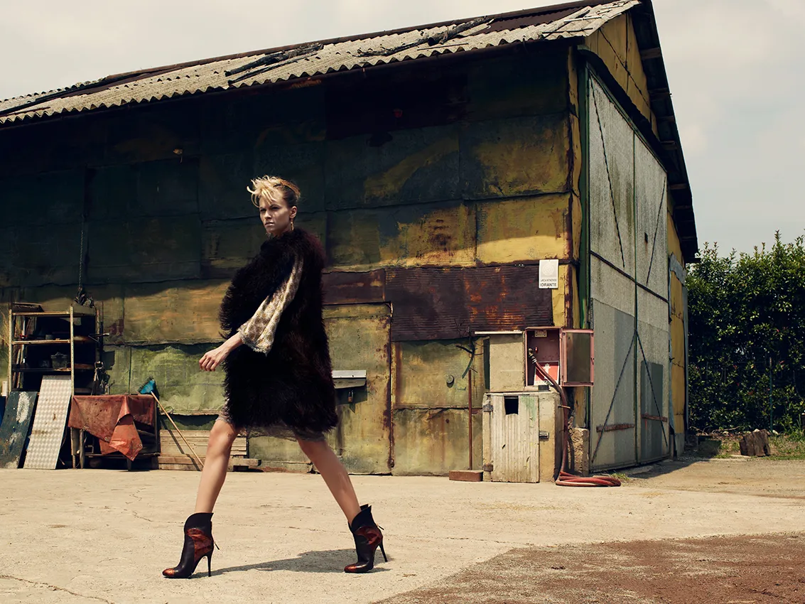 editoriale moda donna in campagna