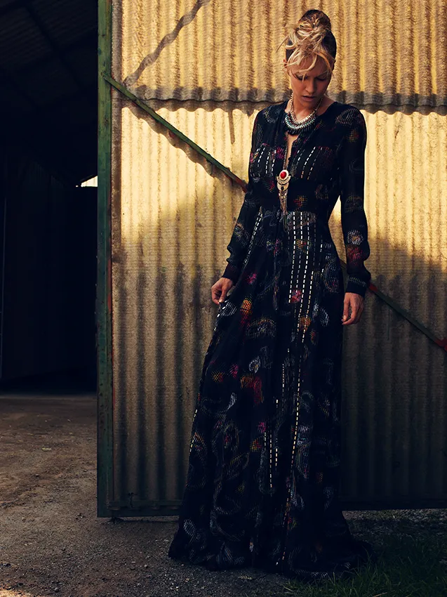 editoriale moda donna in campagna