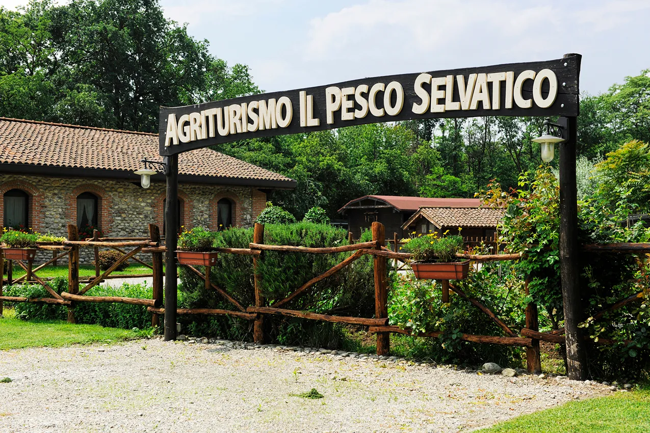 locale agriturismo insegna