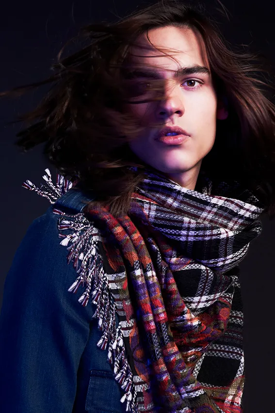 editoriale moda uomo in studio