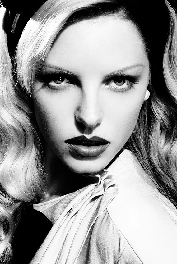 editoriale moda donna anni '40 bianco e nero