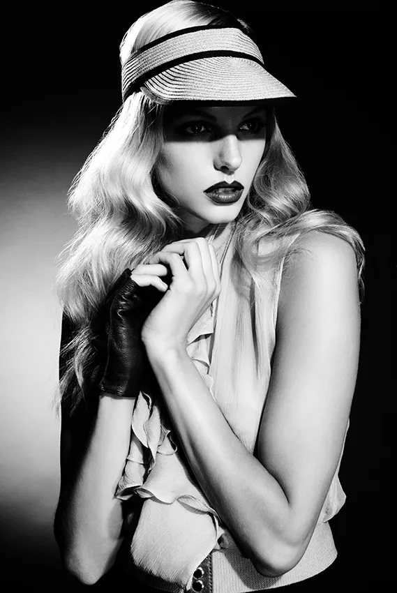 editoriale moda donna anni '40 bianco e nero