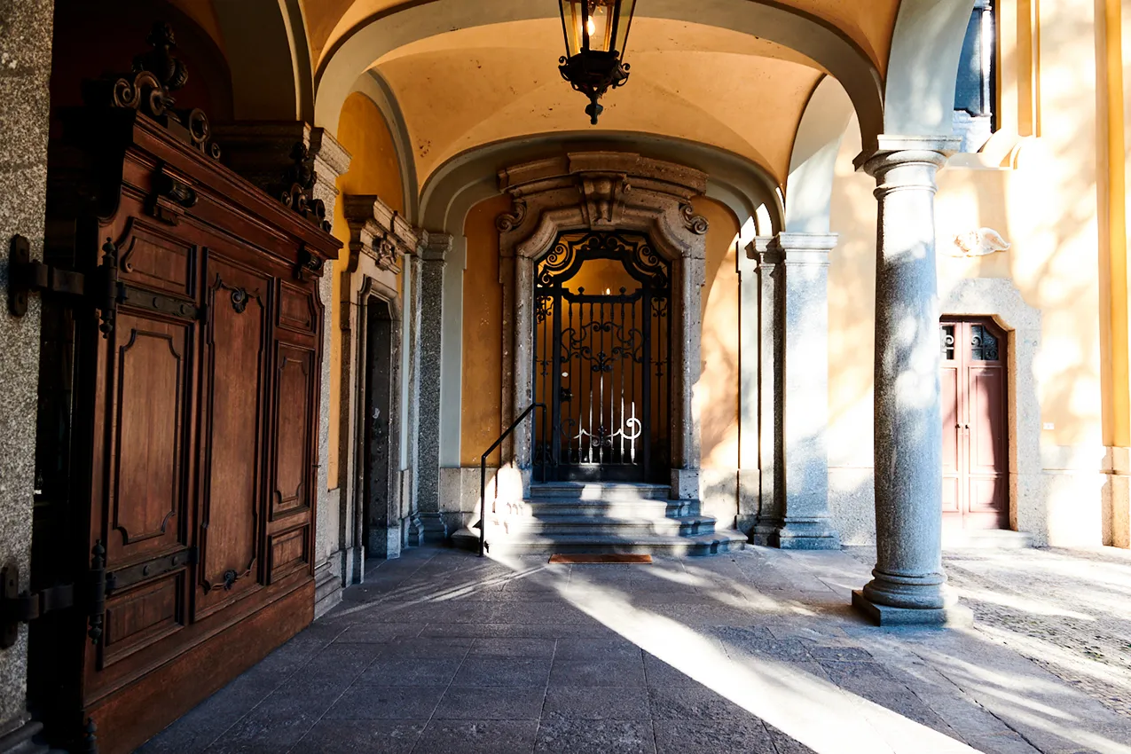 portico pallazzo storico Milano