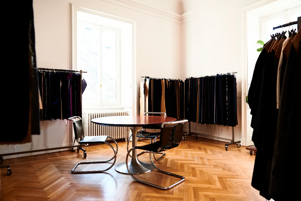 locale showroom tessuti a Milano