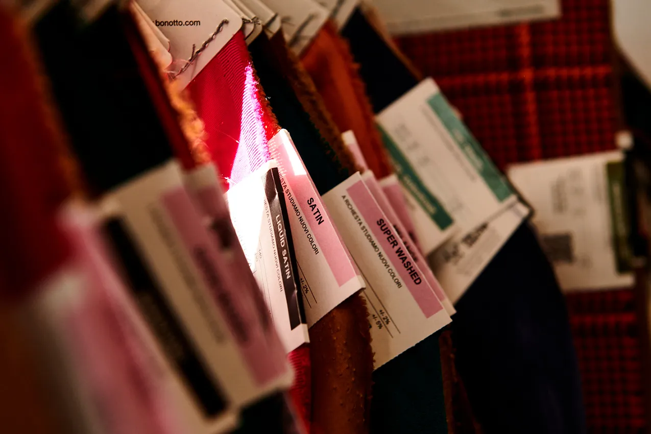 locale showroom tessuti a Milano