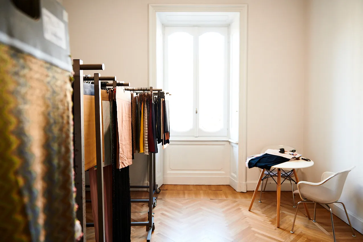 locale showroom tessuti a Milano