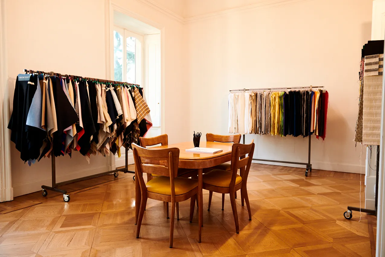 locale showroom tessuti a Milano