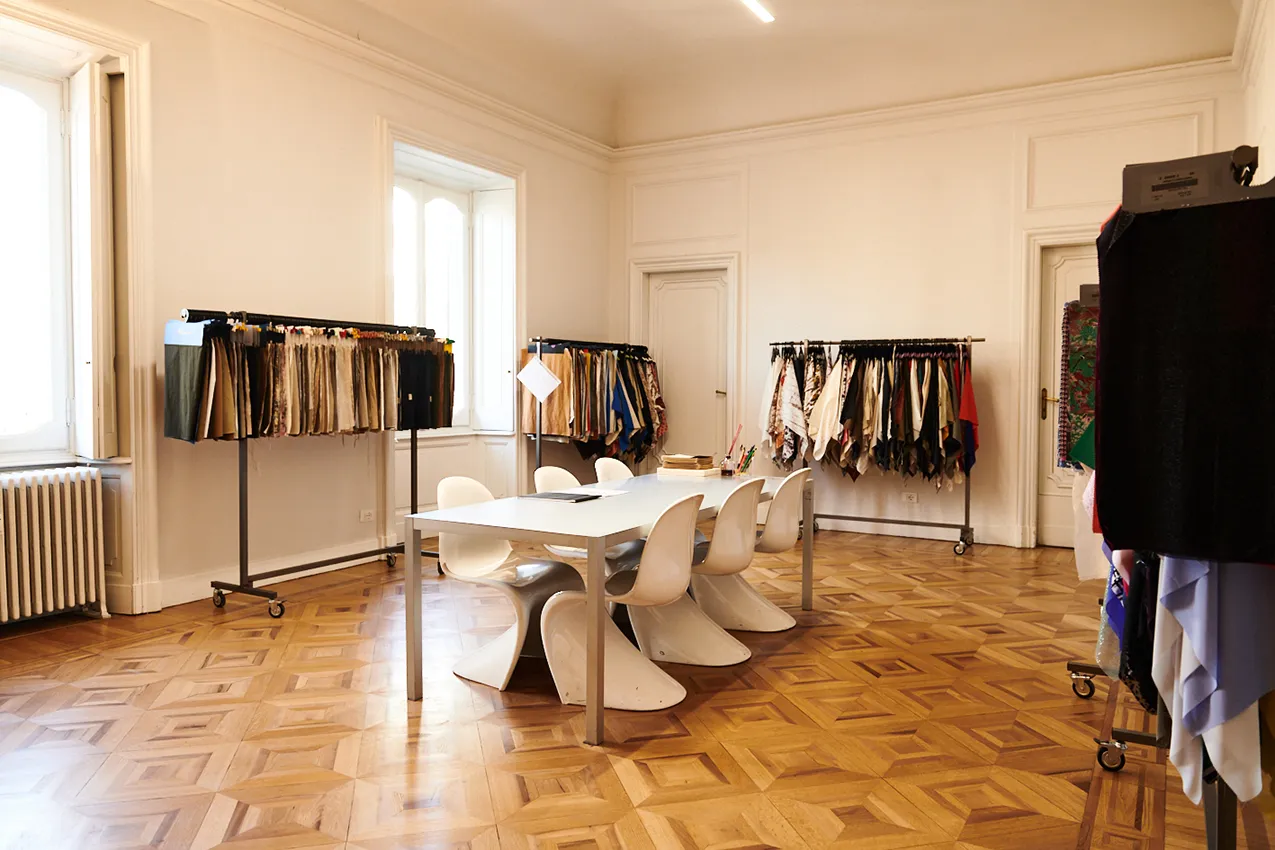 locale showroom tessuti a Milano