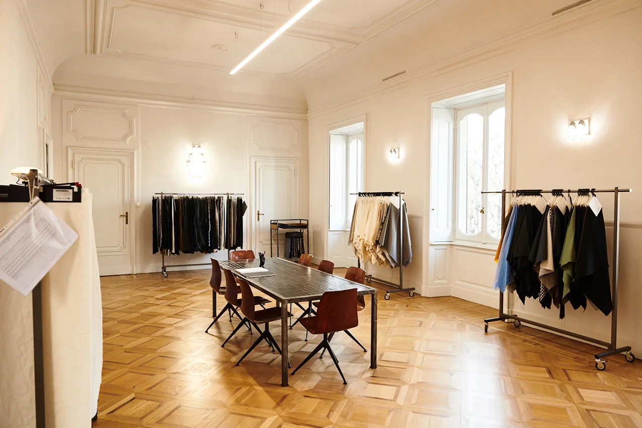 locale showroom tessuti a Milano