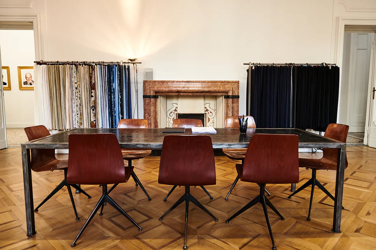 locale showroom tessuti a Milano