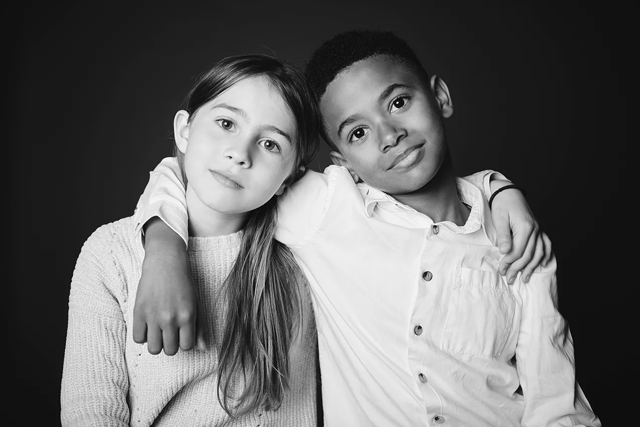 ritratto fotografico bambini in bianco e nero