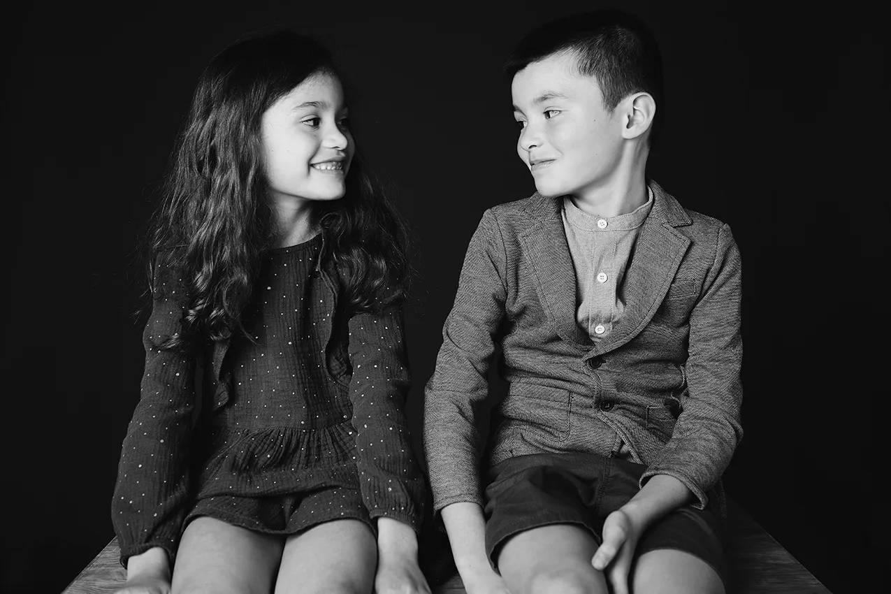 ritratto fotografico bambini in bianco e nero