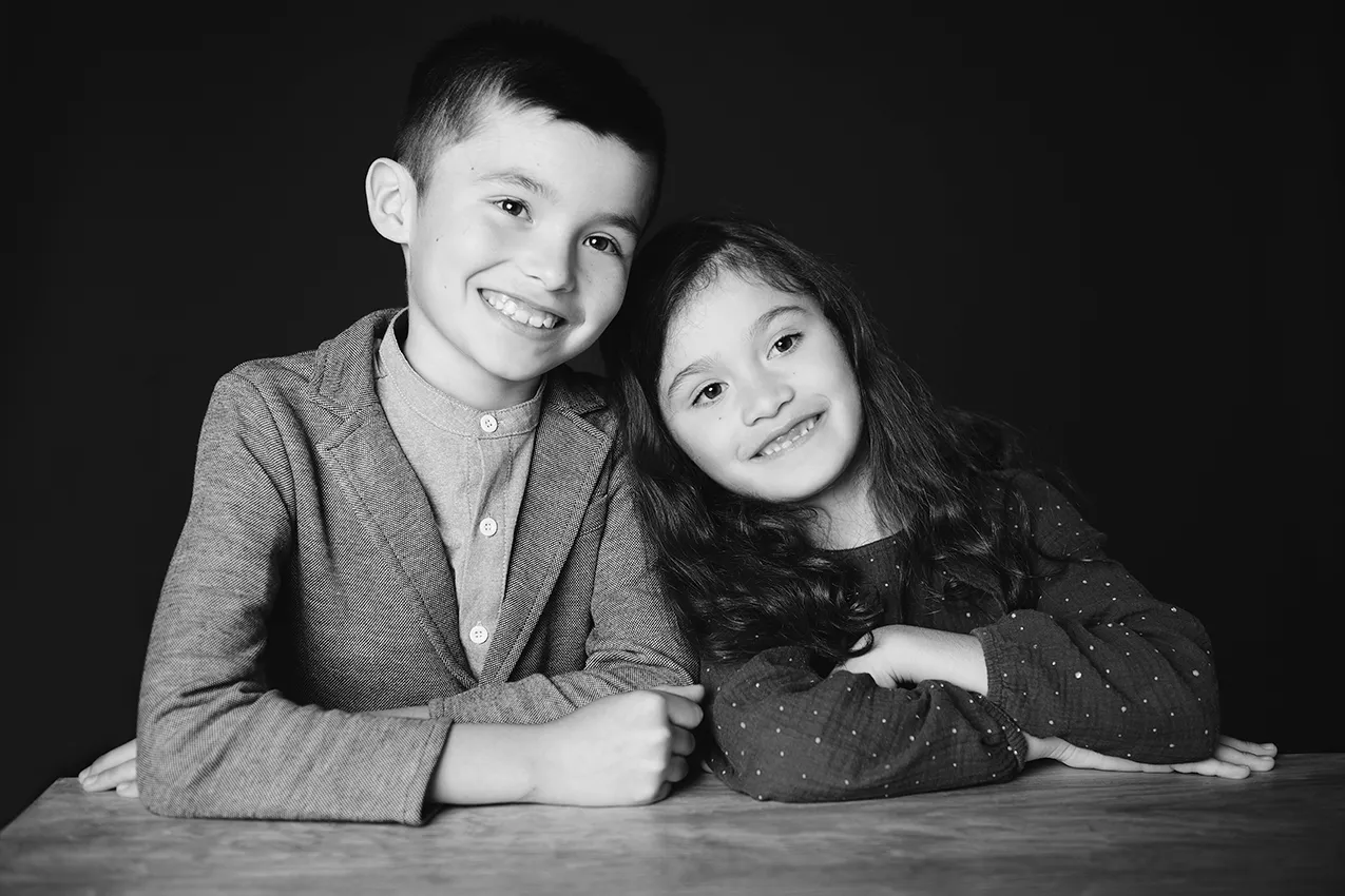 ritratto fotografico bambini in bianco e nero